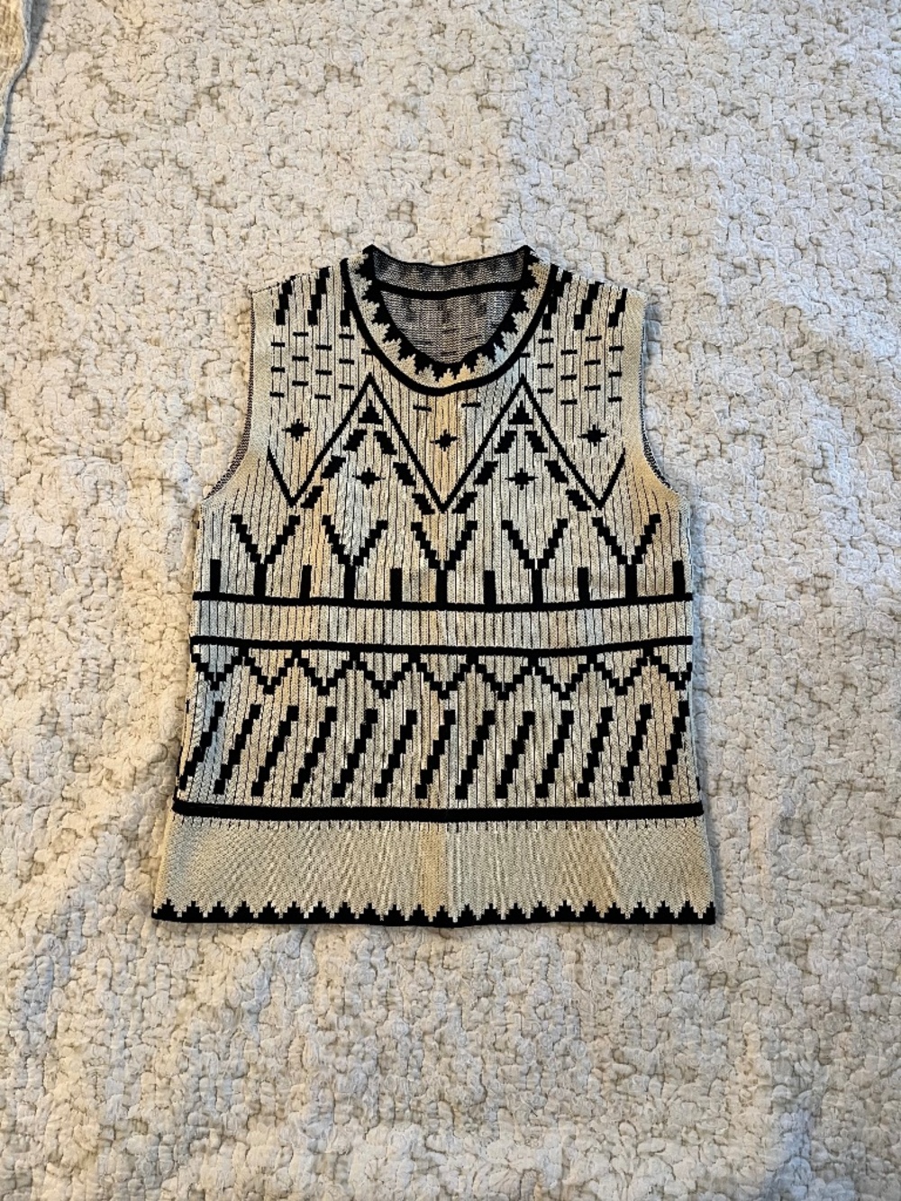 Commense Contrast sweater vest 16" pit ot pit, 21" shoulder to hem